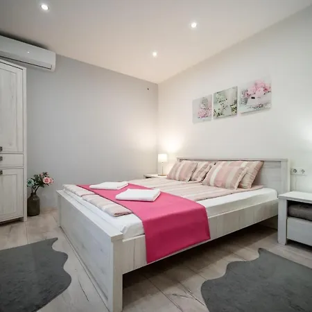 Apartament Laurapartman *